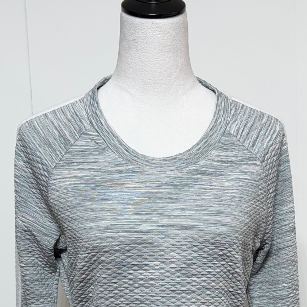 Athleta Sweatshirt Women Medium Gray Snowscape Quilted‎ Pullover Thumbholes